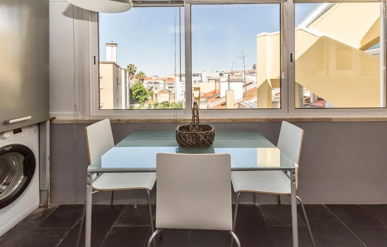 Daire Houze_City Center, 5 Rooms Flat W/ Sunny Terrace Lisboa Portekiz
